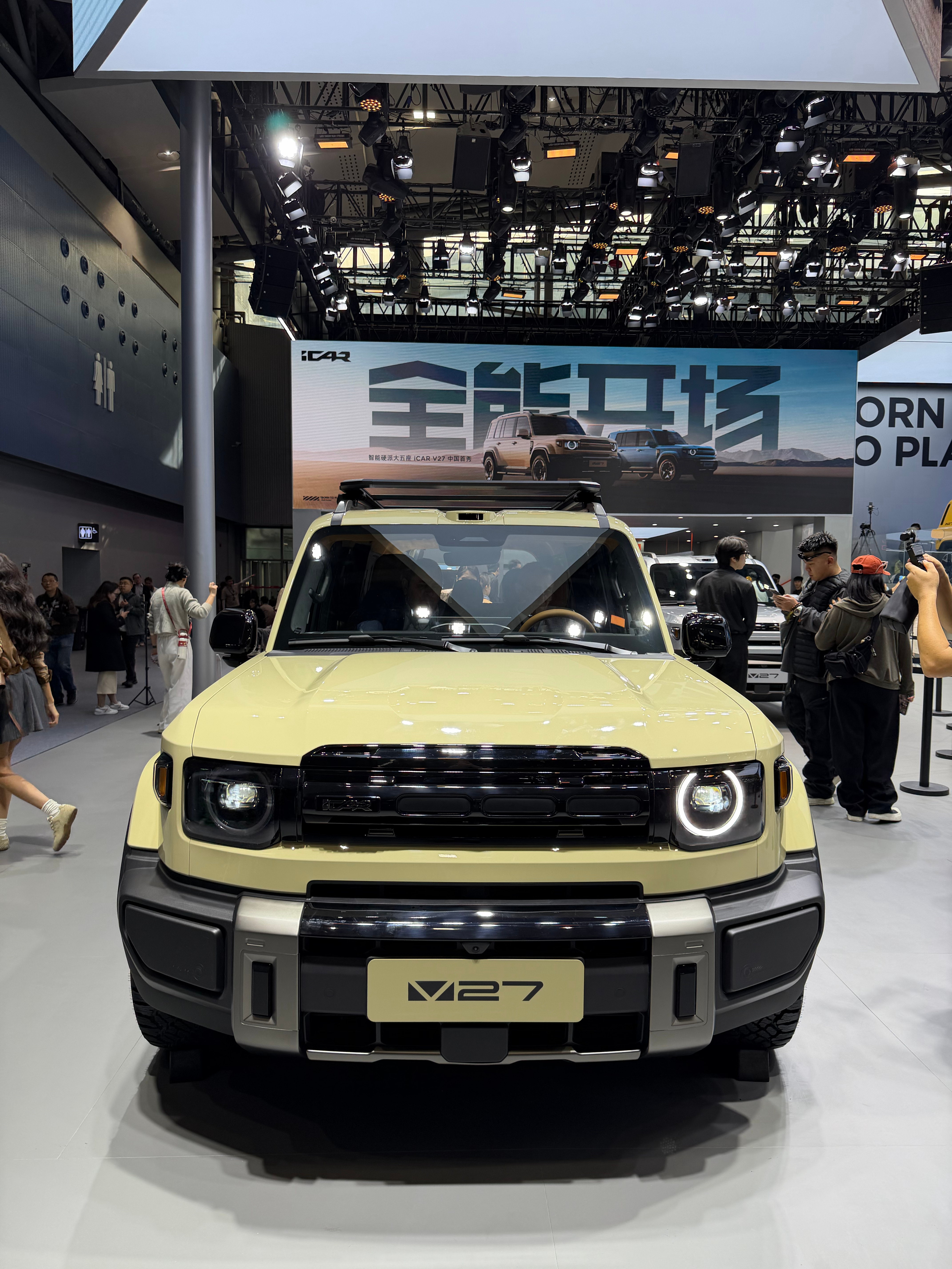 今天在广州车展蹲到iCAR V27的实车了，这硬派造型直接戳中审美！方盒子车身+