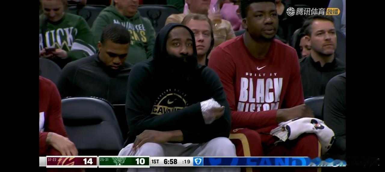 哈登手缠保鲜膜，骑士背靠背同时轮休3名主将！但骑士阵容深度给了他们轮休的底气！