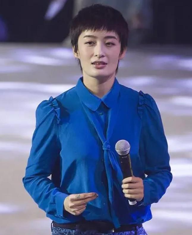 曾轶可曾大闹机场收《25岁的晴和雨》脱粉的看过来，收收收 