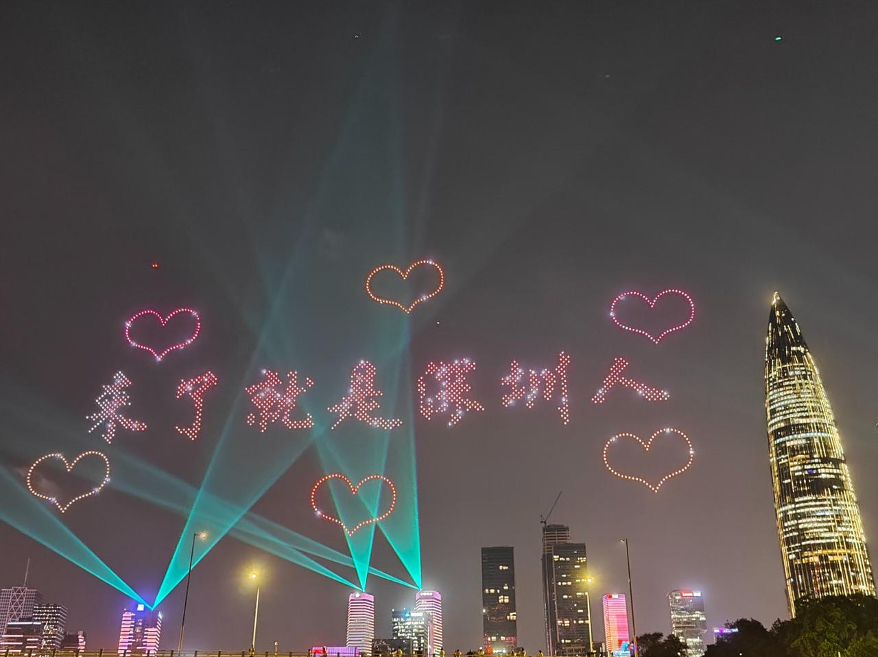 上海有居民称有人用无人机逐层偷拍居民楼室内，担心隐私受到侵犯，结果最后发现竟是闹