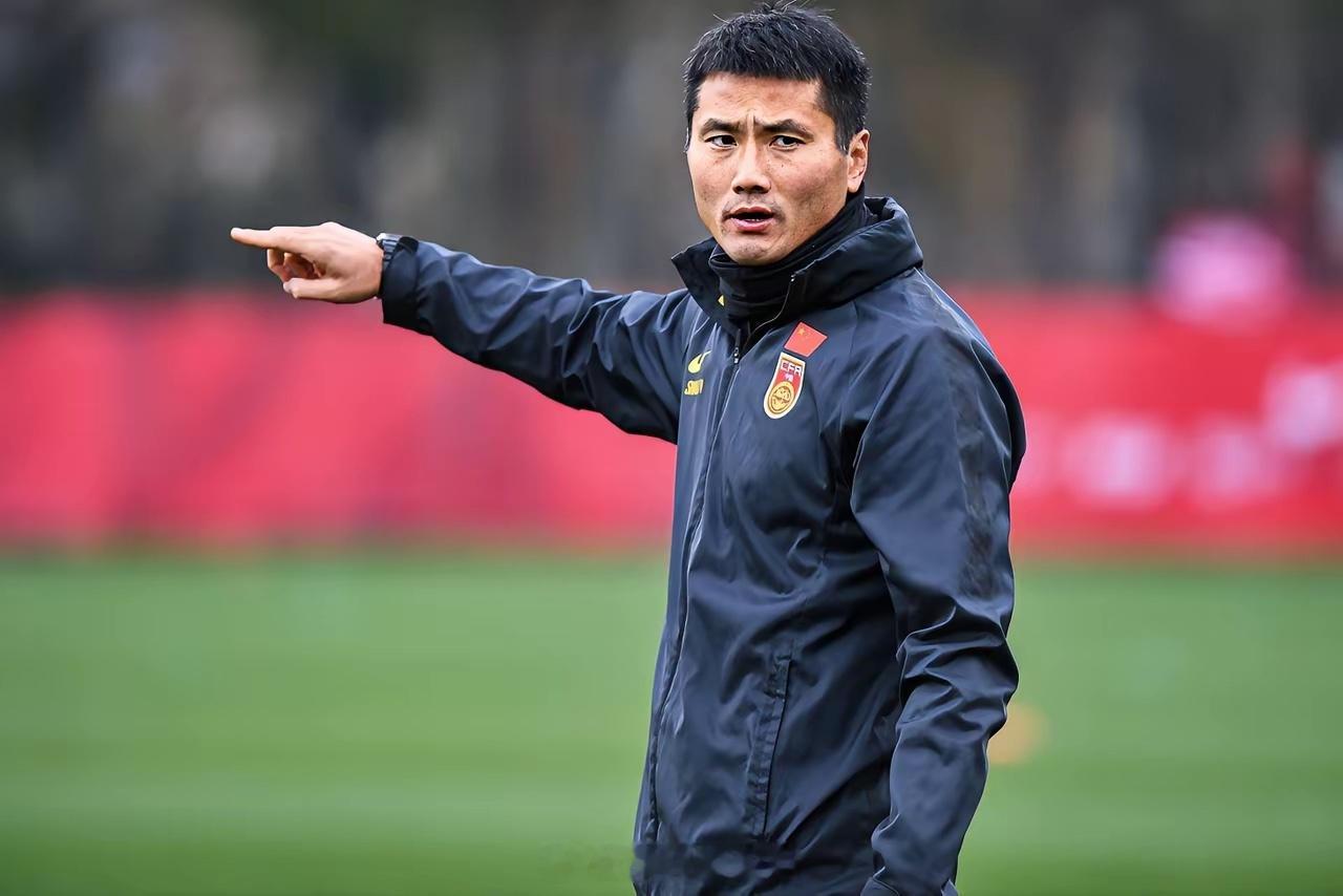 近五任国足主帅年薪！1、李铁：800万2、李霄鹏：300万3、扬科维奇：1000