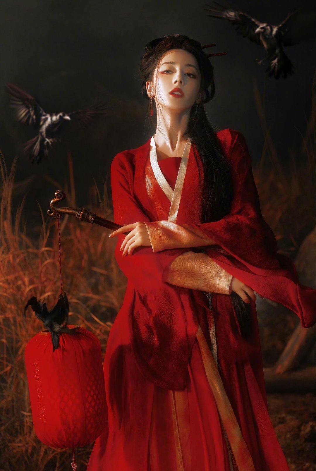 曝迪丽热巴不续约嘉行 经过迪拜事件的迪丽热巴被爆不会和老东家嘉行传媒续约，13年