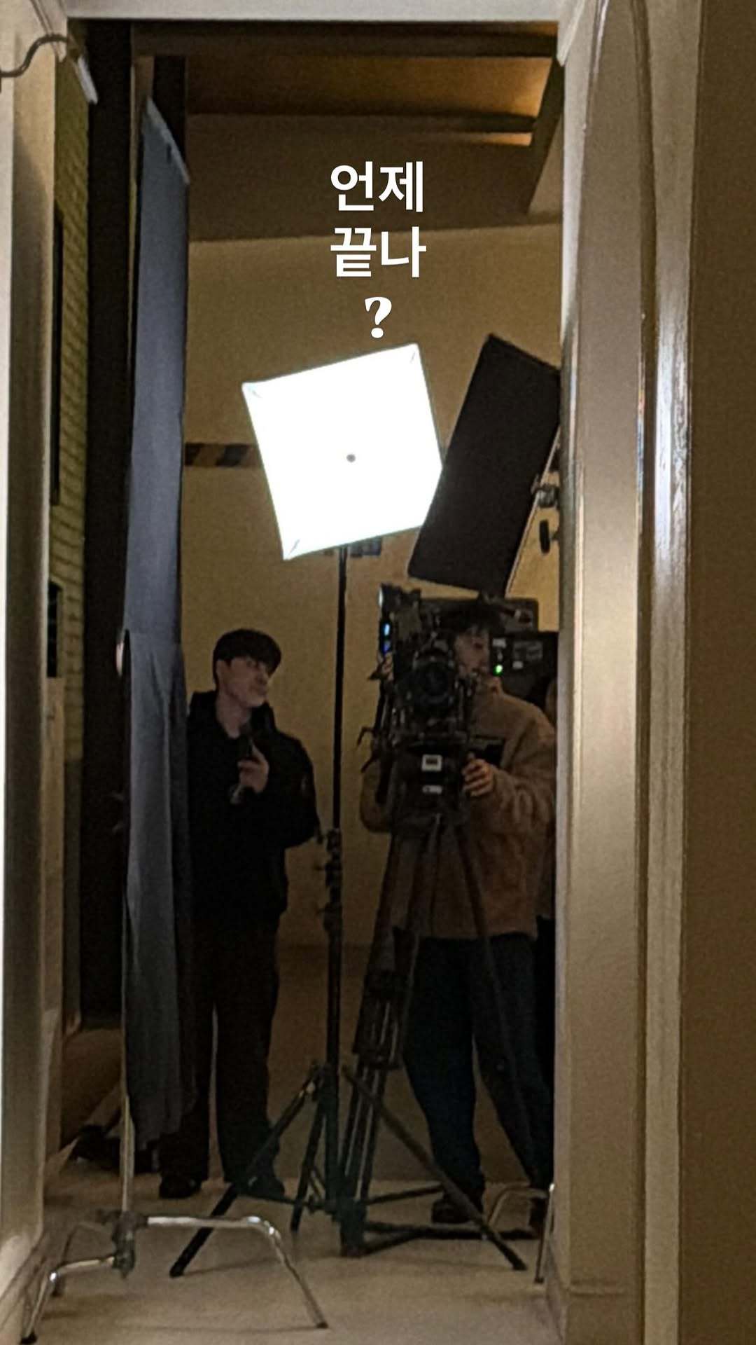 “CB百蓝_。260330李东海 ins story更新：什么时候结束？ 