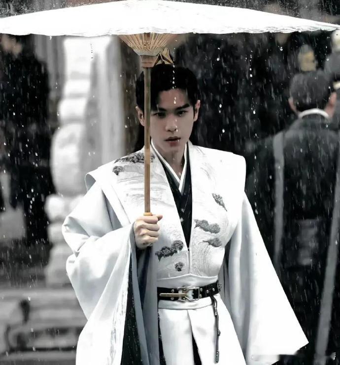 网传《雪中悍刀行2》中，姜泥的角色由李庚希换成了陈瑶。岳绮罗要和张显宗再续前缘了