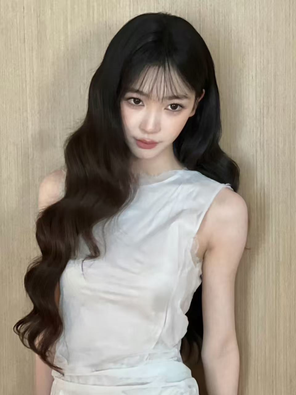 易梦玲出发看秀造型易梦玲卷发妆造 易梦玲出发看秀造型 