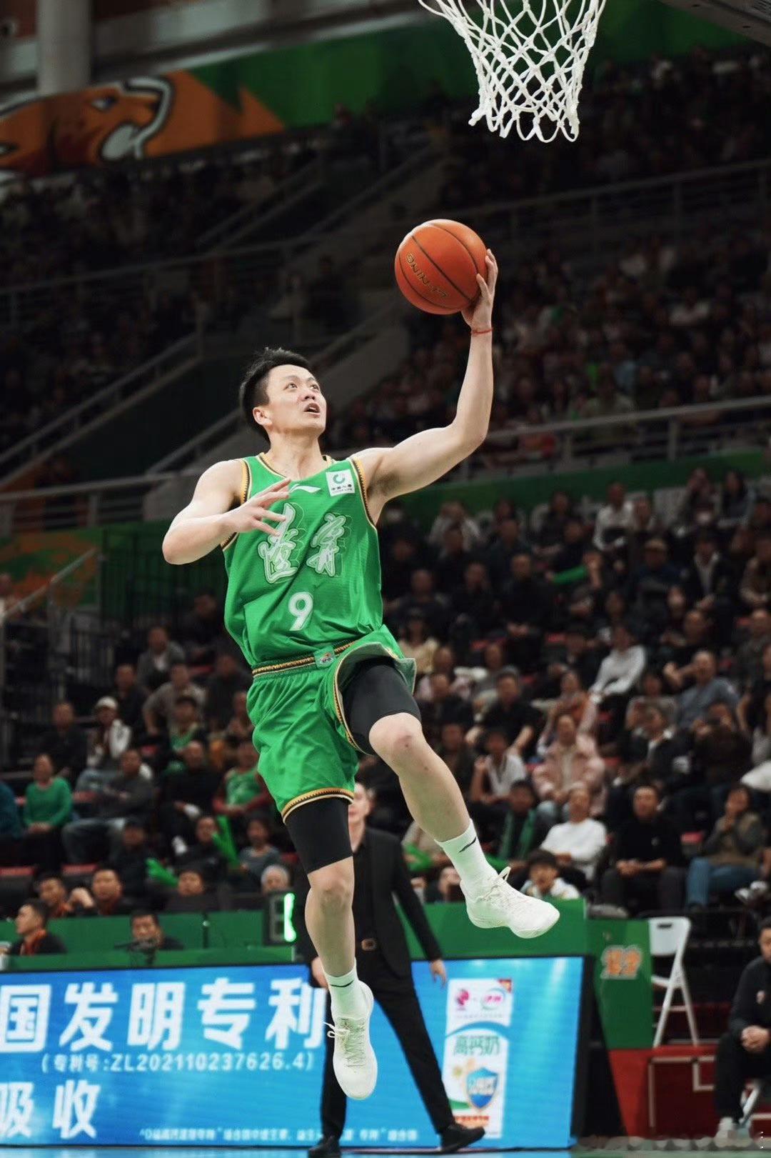 出战28分钟，9投6中得到15分3篮板3抢断极品3D 攻防一体 完美适配辽宁队 