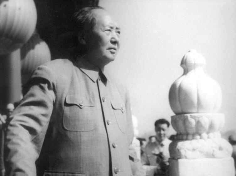 刚裁军就备战？毛主席的一道“怪令”，让解放军夺回了决定国运的两个月
 
1950