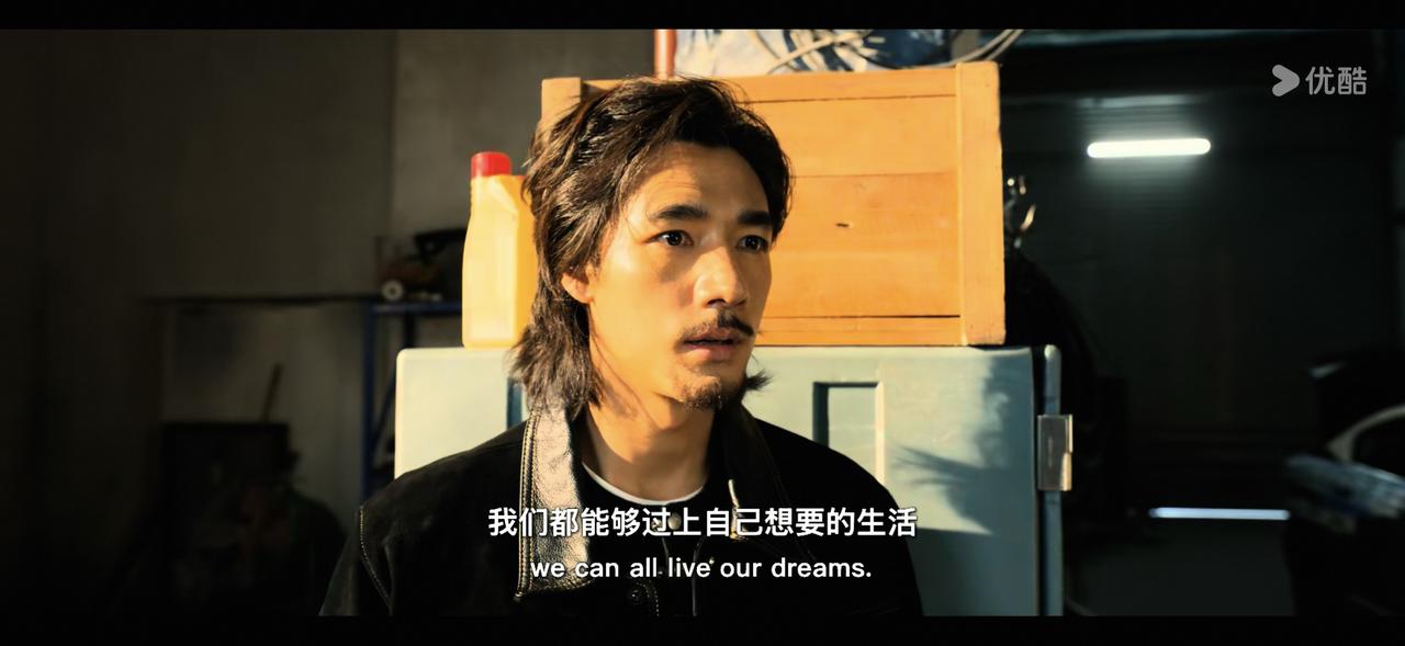 告诉我，他是谁？