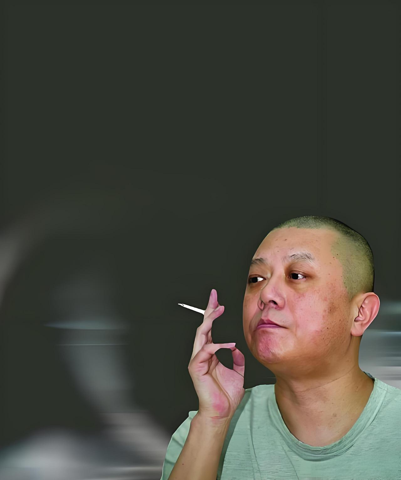 王朔说：“我们恨贪官，又拼命的报考公务员；我们骂垄断，又拼命往央企、国企里钻；我