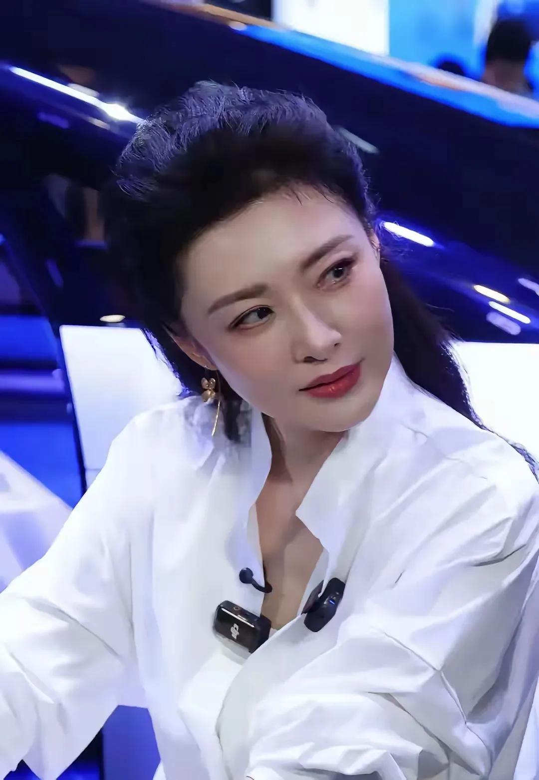 都说周涛很漂亮，都五十七岁的人了看起来还那么年轻，风韵犹存，气场十足。

这世界