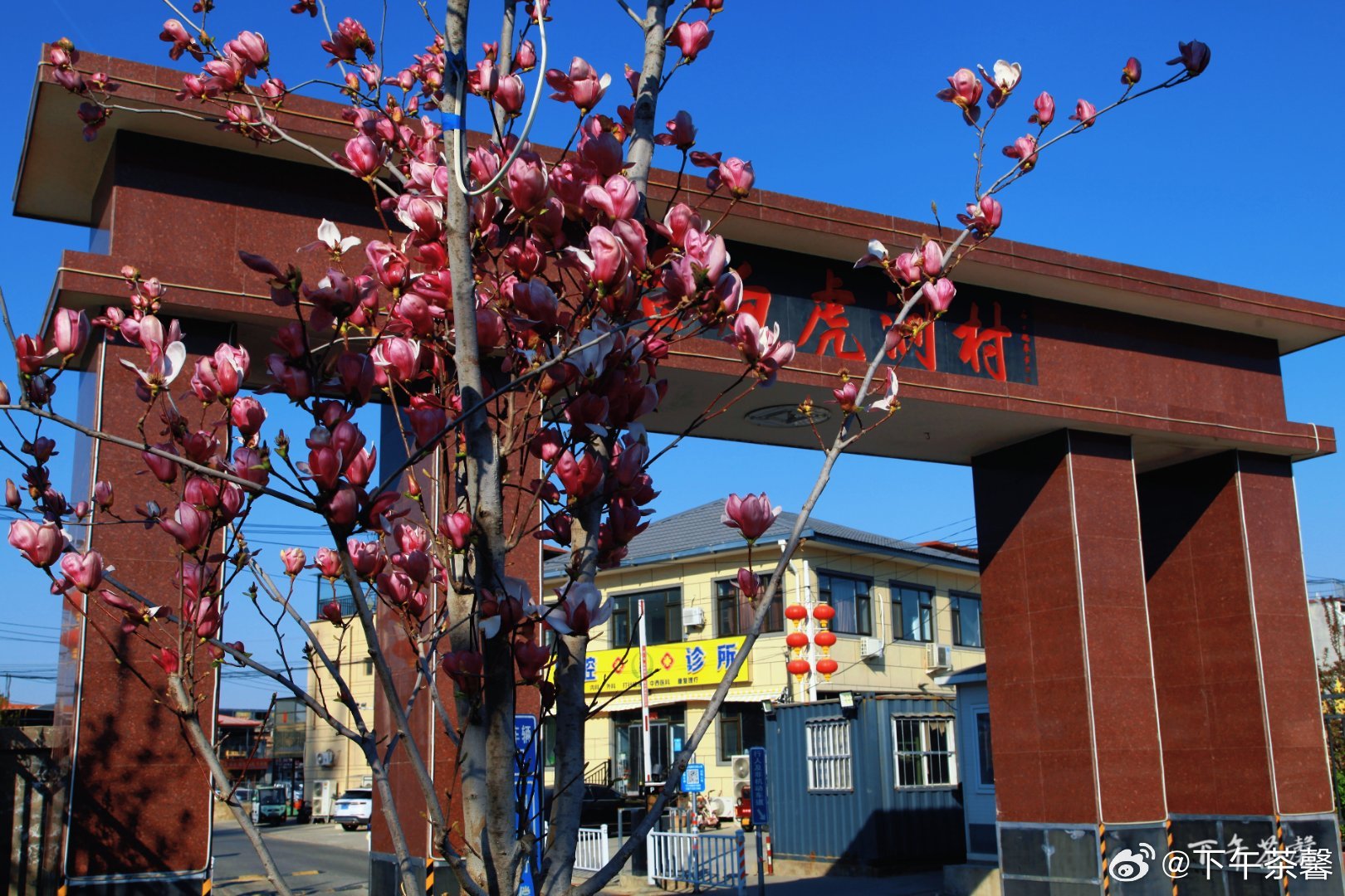 藏在昌平的小众秘境——白虎涧！红岩叠嶂，怪石嶙峋，山谷清风裹着草木香。石阶蜿蜒入