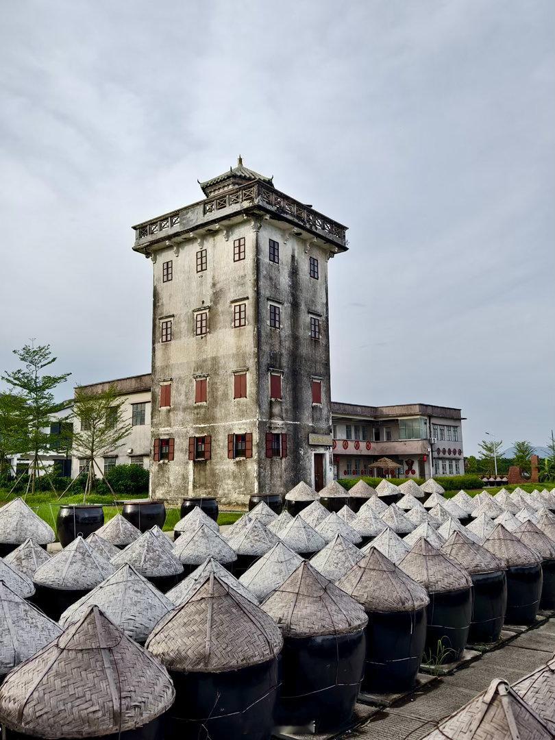 在开平就是看碉楼，以及这家百年酱园“海农岛”变做的cafe现在很红啊开平·海农岛