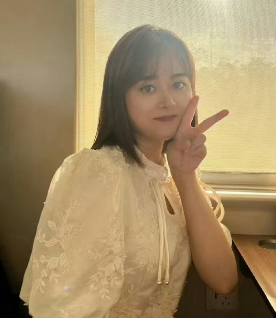 成都征婚【第7516号】96年女生，身高165，招生老师，年收入10+；温和友善