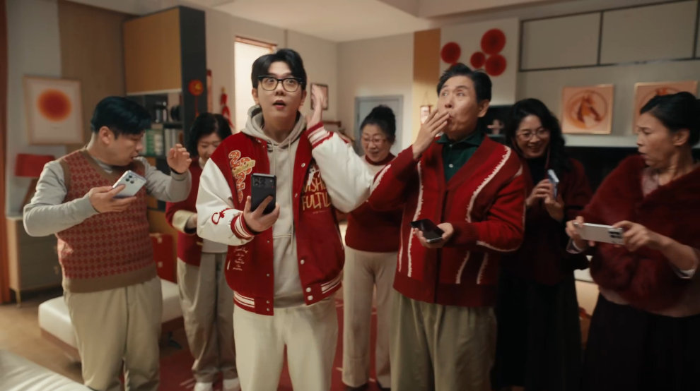 白客说马年要放自己一马 白客把马年的通透感拿捏了，这波“策马出逃”直抵人心，演透