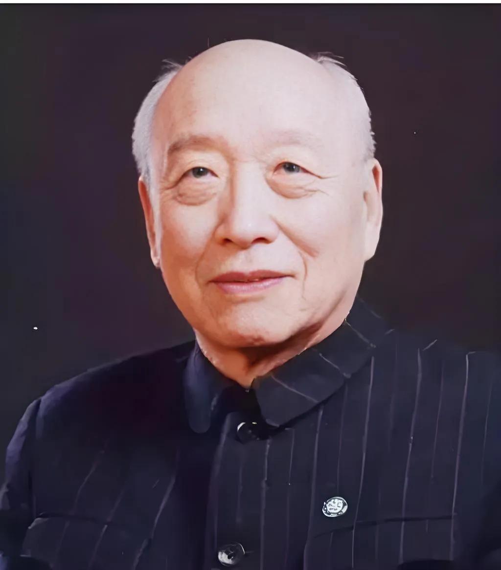 2017 年 8 月 8 日‌，中国金属物理学家、中国科学院院士‌柯俊‌先生在北