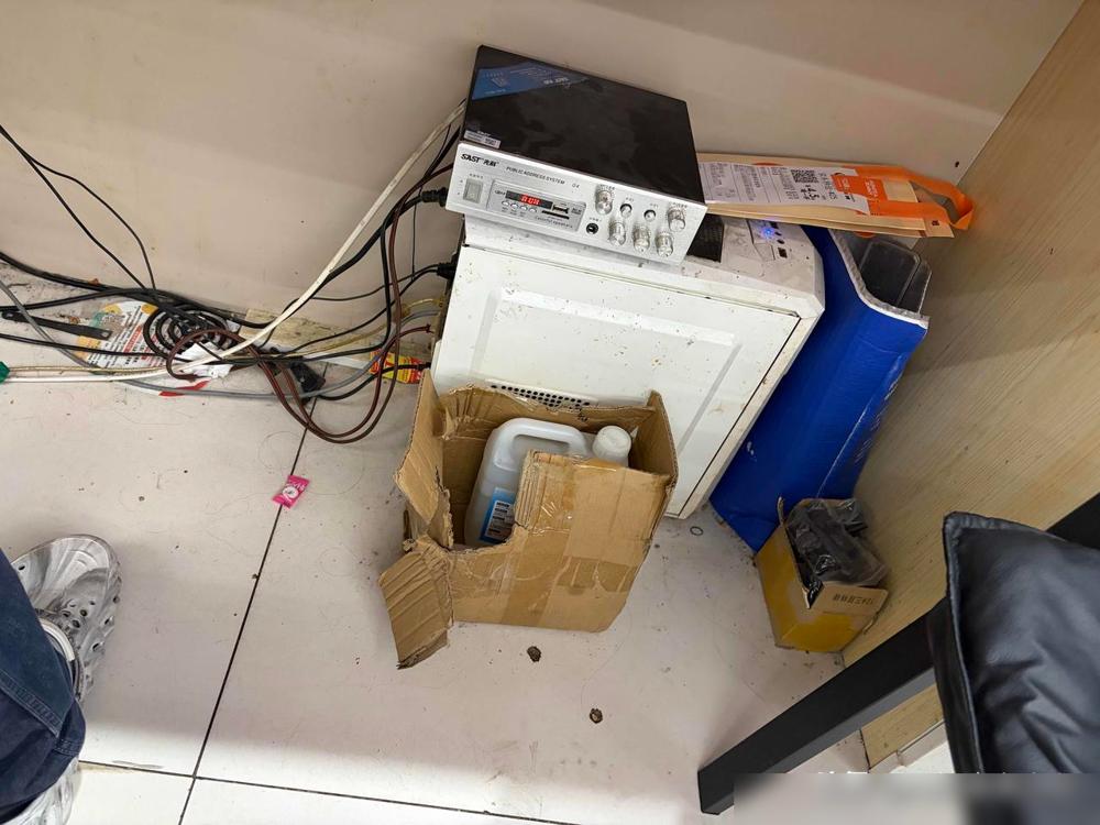 说真的，往后真不能小瞧同行啊[捂脸][捂脸][捂脸]。

电脑没声音，楼下师傅折