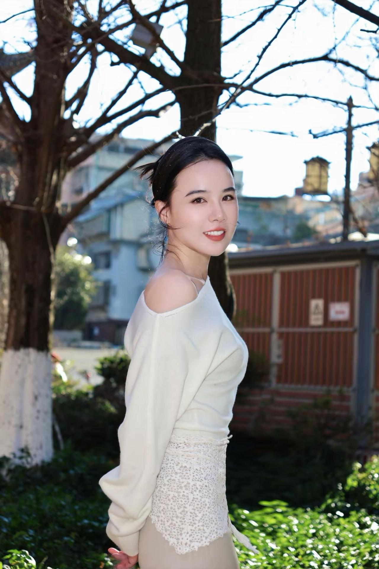 温柔到骨子里的白毛衣｜露肩设计太绝了✨温柔风穿搭 白毛衣穿搭 露肩毛衣