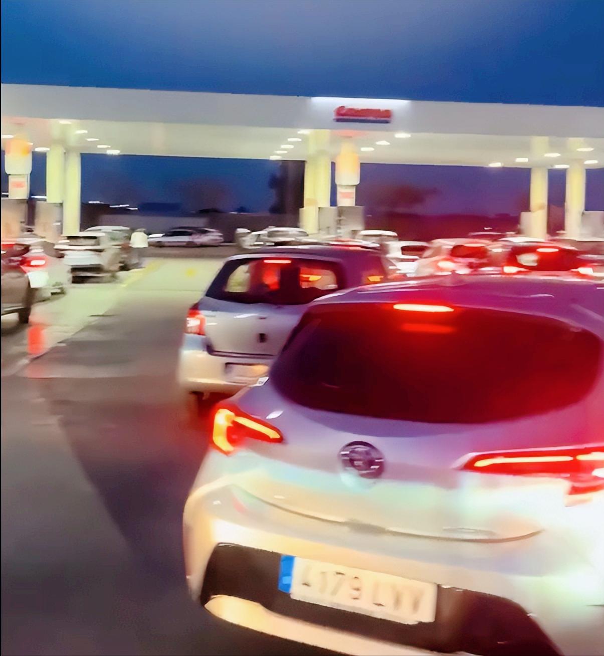 欧洲人不慌不行了，一场突如其来的能源危机，直接把欧洲打回“抢油抢气”的日子，现在