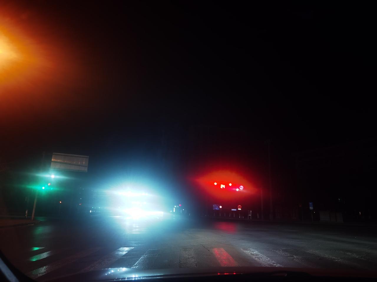 可惜我相貌平平，一事无成，
惊艳不了谁的岁月，
也孤孤单单晃晃荡荡了小半生！孤身