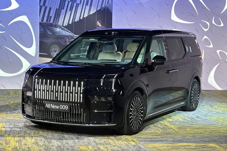 近日，新款极氪009正式上市，新车共计推出3款车型，售价43.90万-46.90