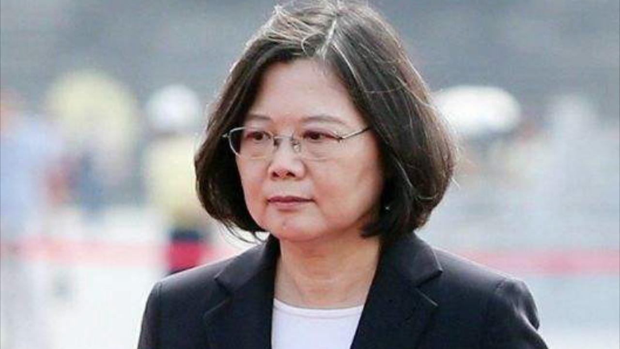 【蔡英文下台后想当老师，败家子200亿美元买武器，假博士误人子弟】蔡英文透露她卸