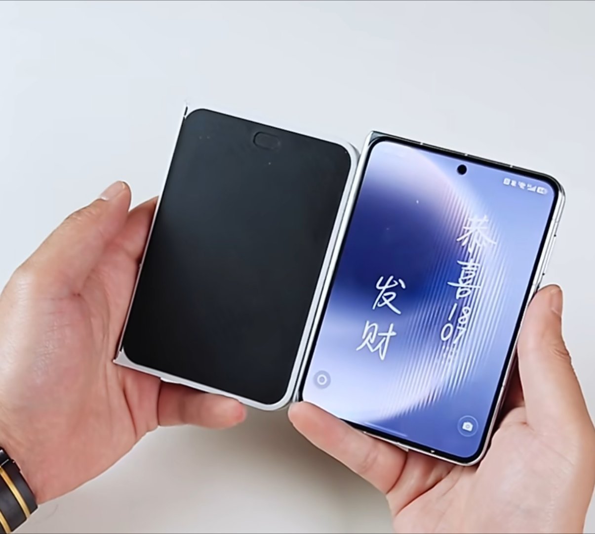 大阔折叠，据说后面现有的大折叠形态，也会向这个比例靠拢。阿星的模具也曝光了，果子