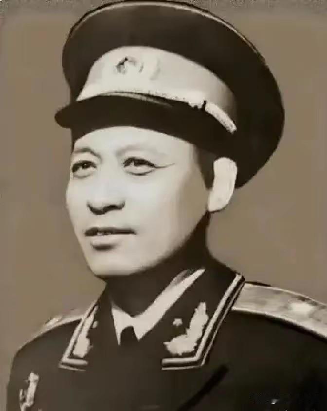 最令人动容的革命谎言！富家少爷骗走父亲巨款，散尽家财只为救国
 
1937年10