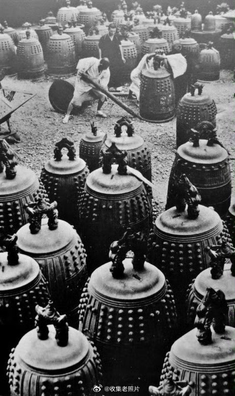 1942年，日本寺庙的僧人捐出铜钟。供熔炼后制造侵华的子弹。所以说，原子弹下无冤