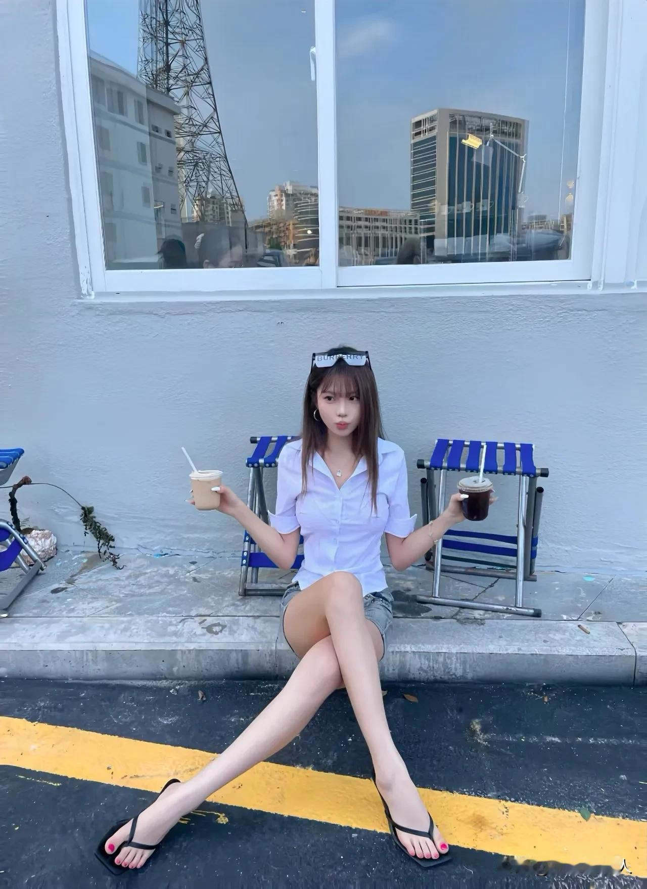 #夏日生活打卡季#夏日的午后，一杯咖啡
