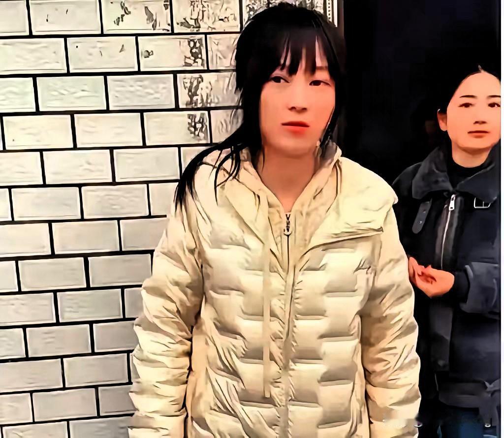 23岁呆呆靠“按猪”爆火签文旅，这哪是运气爆棚，分明是戳中了时代的新规则！

多