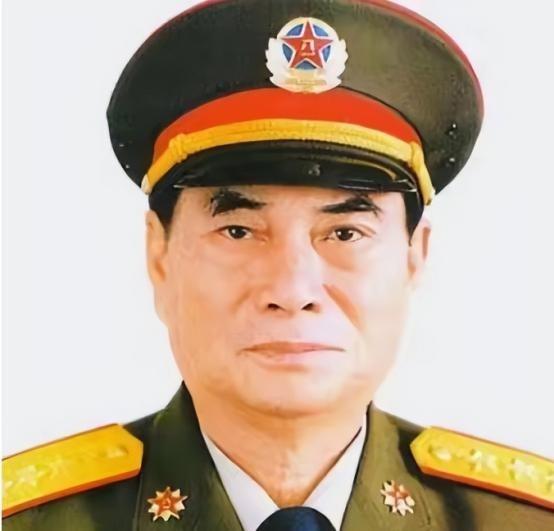 1996年，时任中央军委副主席的张万年前往山西视察，一位当地干部几杯酒下肚后说，