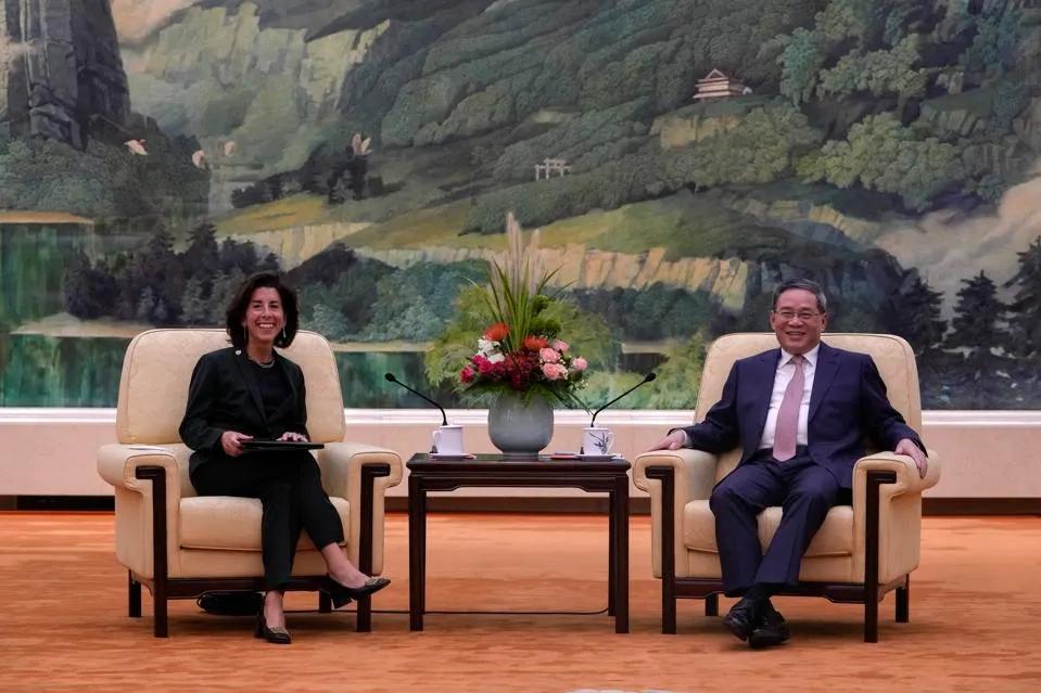 依然自信！中国称尽管经济放缓，但经济"基本面"不变。中国驻华盛顿大使馆反驳了将中
