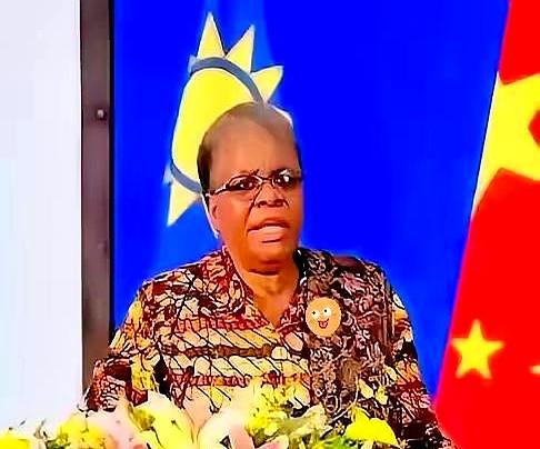家里有矿就真能躺着数钱？
非洲12个国家突然联手掀桌子，直接掐断原矿出口，这操作