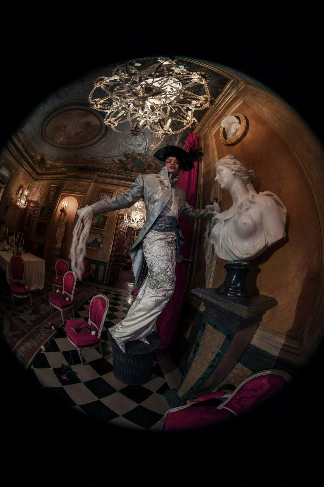 Rihanna × Rocki！W Magazine 新刊天后携女出山，身穿 D