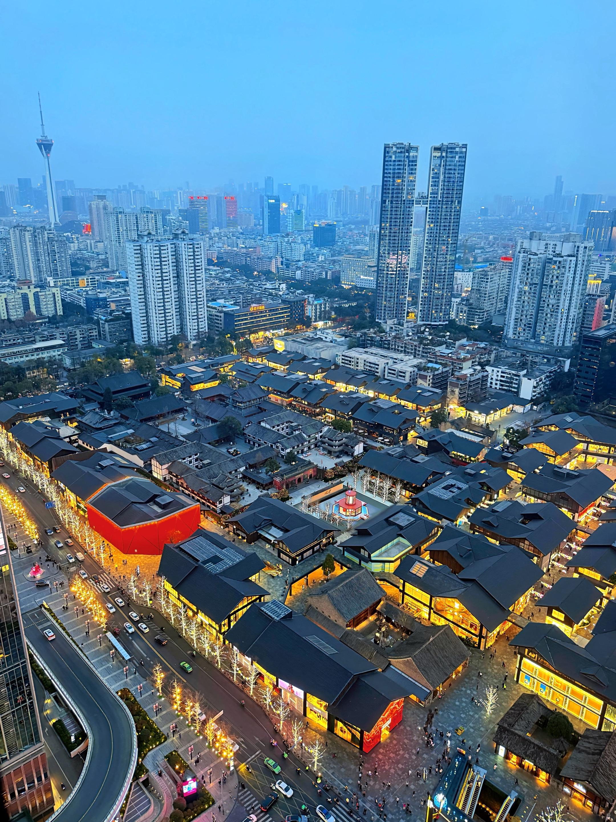 成都的高级松弛感在国内没有平替❗️。前几天逛成都太古里，竟解锁了一种别...