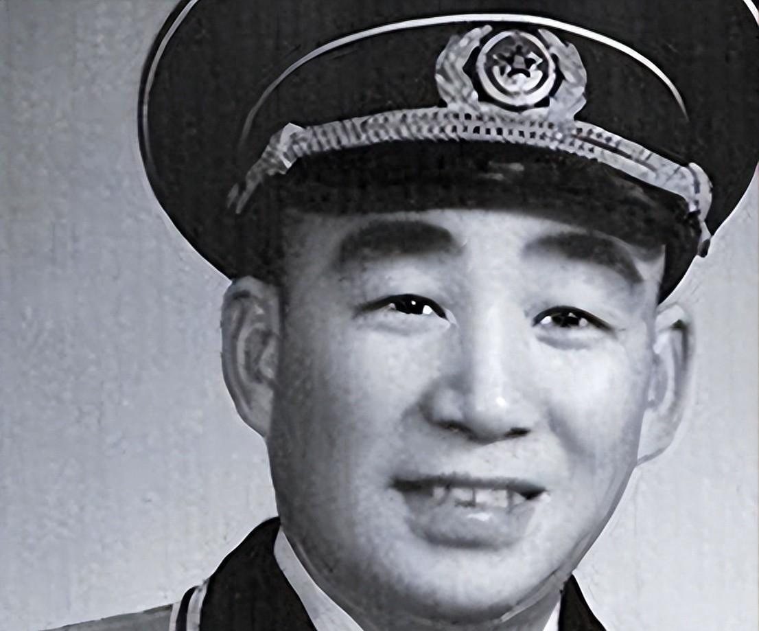 开国少将回乡祭祖时，遇见等了自己二十二年的童养媳，妻子温柔表示：让她一起回家吧！
