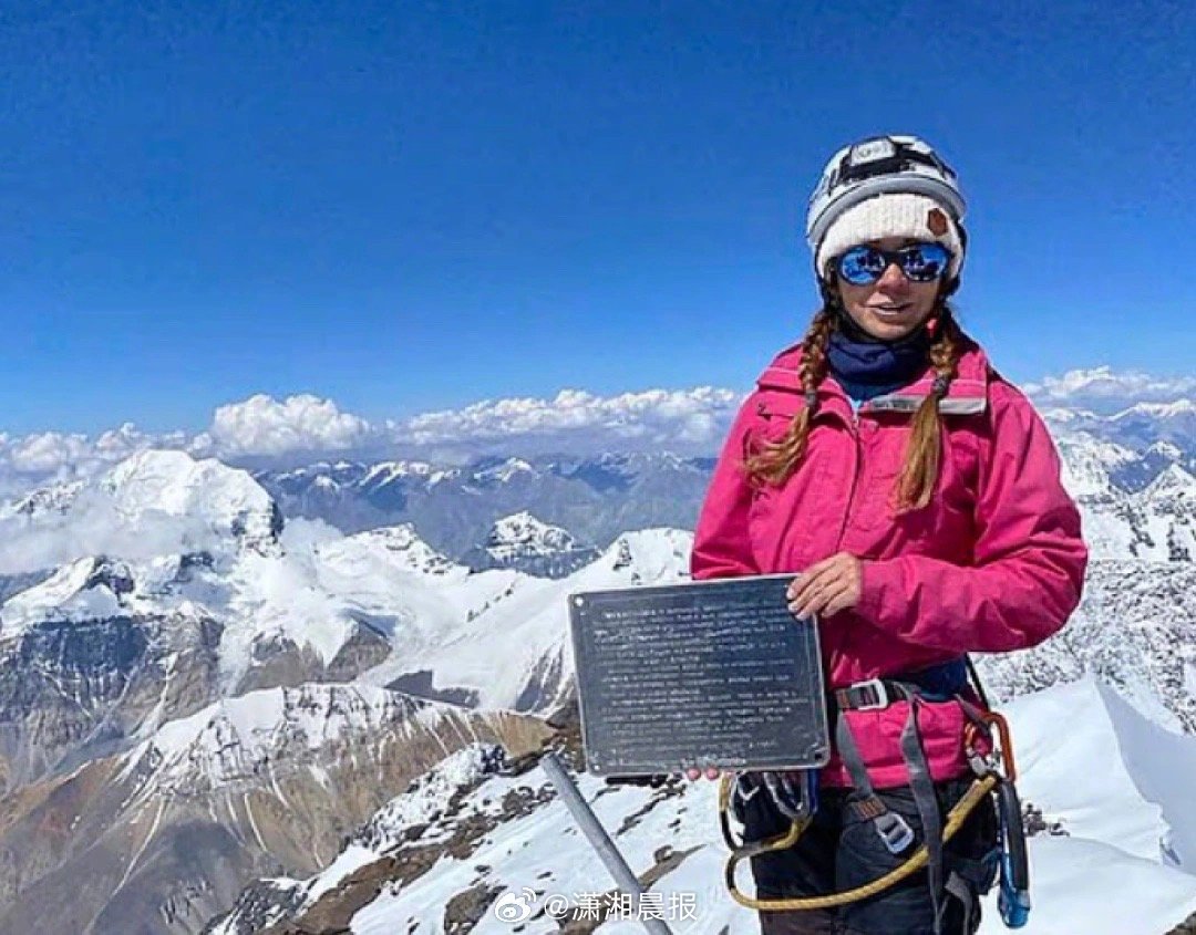 【#美国女子被母亲继父剖腹取婴致死#，#美国女子被杀尸体在树林被生父找到#】近日