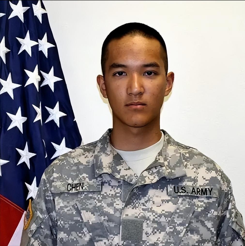 [微风]2011年，19岁的美国华裔不顾家里反对，执意加入美军，却因洗澡忘关热水