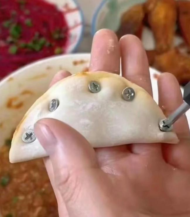 今天心情好，亲自动手给男朋友包顿饺子[捂脸][捂脸]