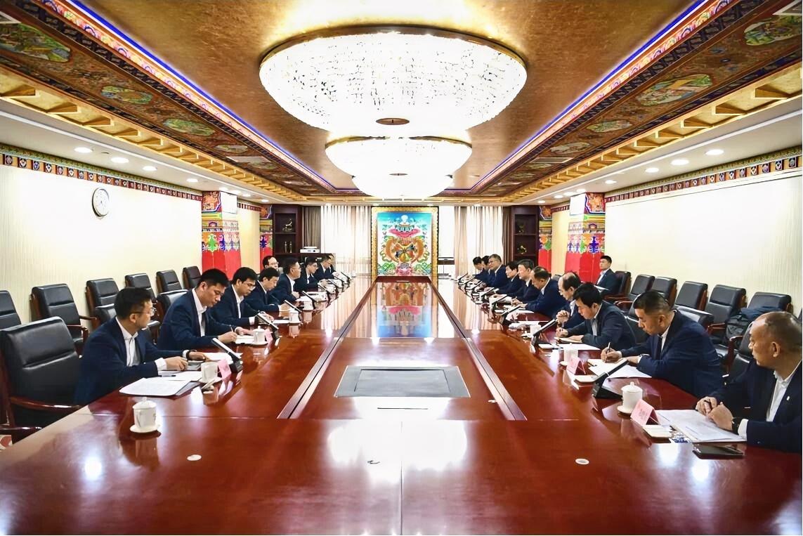 3月26日，中国黄金集团有限公司党委书记、董事长周洲，党委副书记、董事、总经理殷