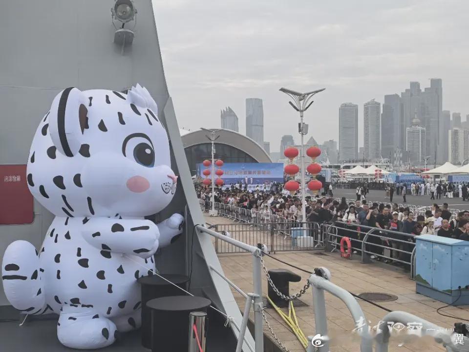 西宁舰可爱的吉祥物雪豹 ​​​