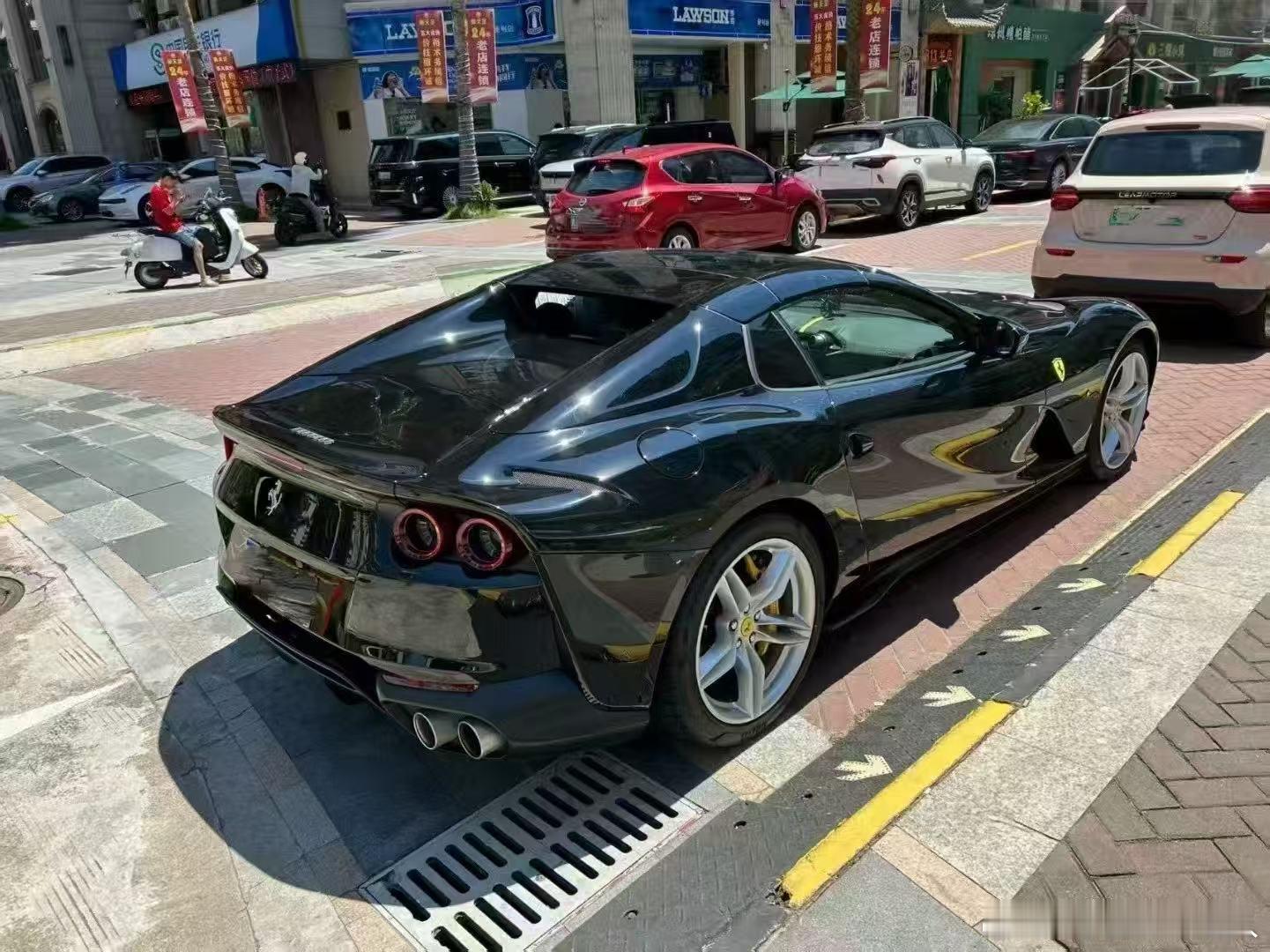 法拉利812GTS 黑/黑 求伯乐，2022年上牌，2579公里 ​​​