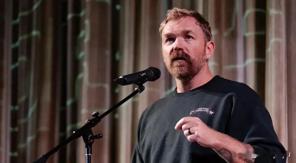 放话“关停白宫”！这位养牡蛎的退伍兵，成了民主党的一枚“险棋”
格雷厄姆·普拉特