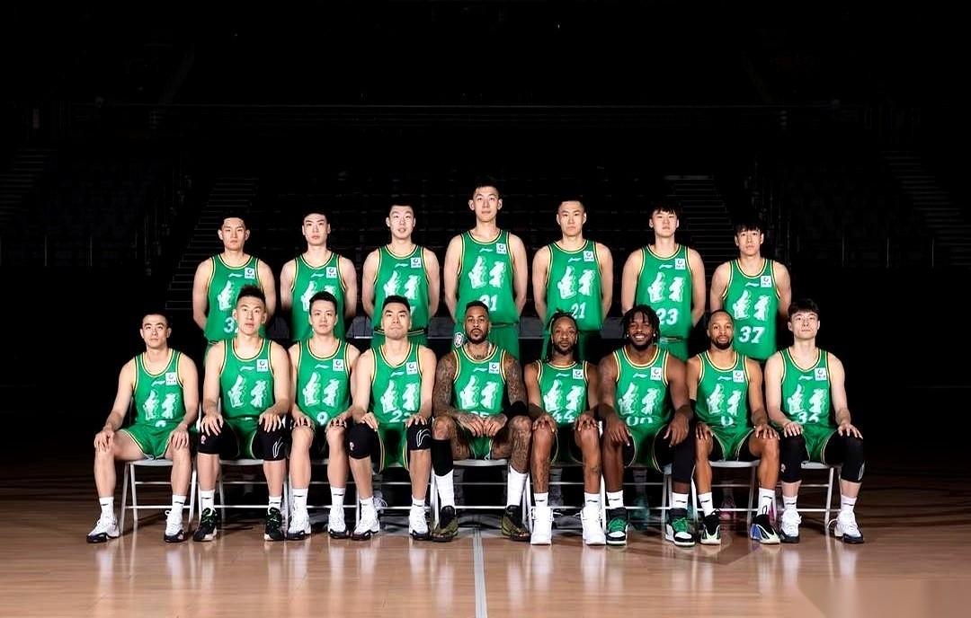 大韩退了，金金走了，连弗格都没了。
这不是什么实力下滑。
我跟你讲，这就是把咱家