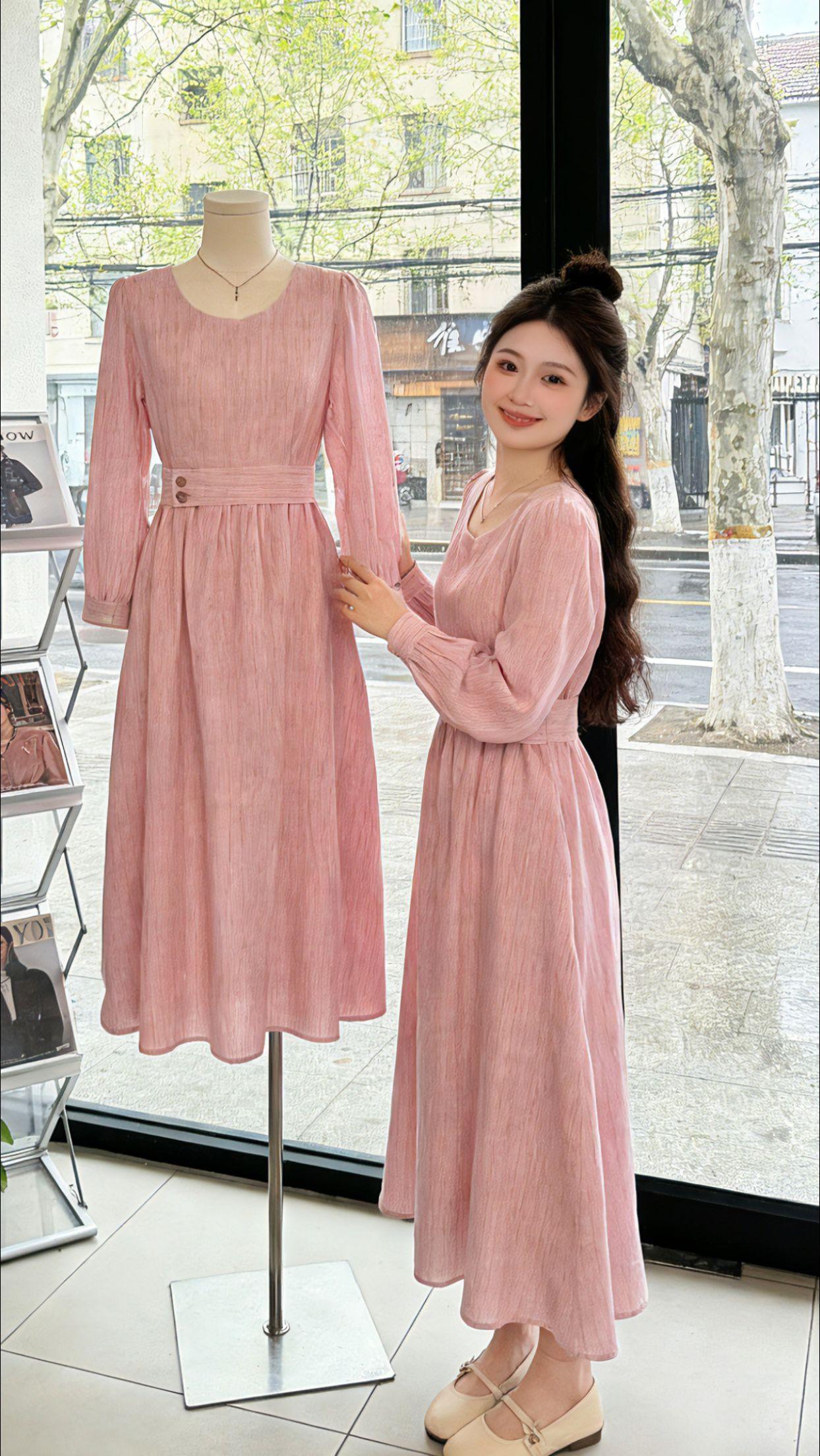 Danny的春日心动时刻，被这条韩系多巴胺粉裙承包了！温柔的樱花粉自带柔光滤镜，