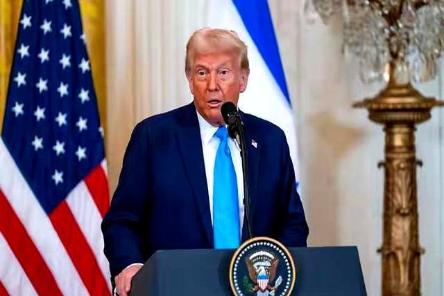 我们不会忘记特朗普上次访华回国后，把受到的礼遇抛到九霄云外，挥起了关税大棒，禁止