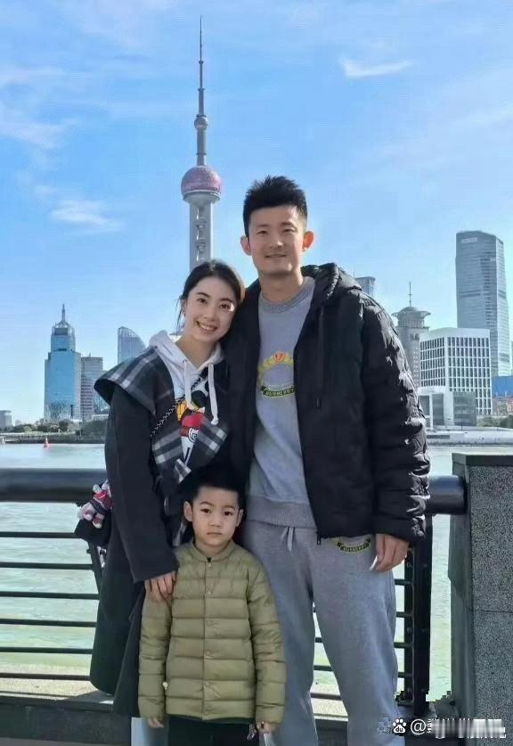 17岁的谌龙和王适娴私定终身，后来还生了个可爱的儿子哦 ​​​