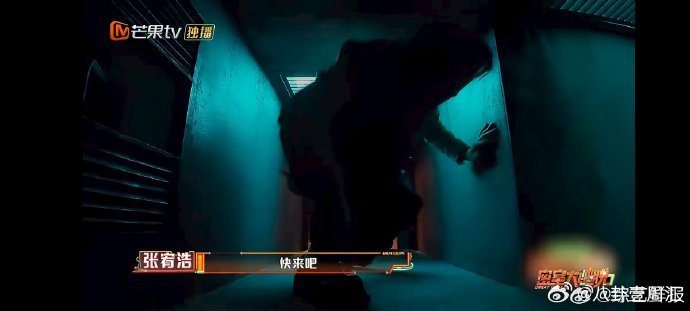 张宥浩有事是真上 密室大逃脱 密逃遇难题？张宥浩直接上！通风管道、平衡木都打头阵