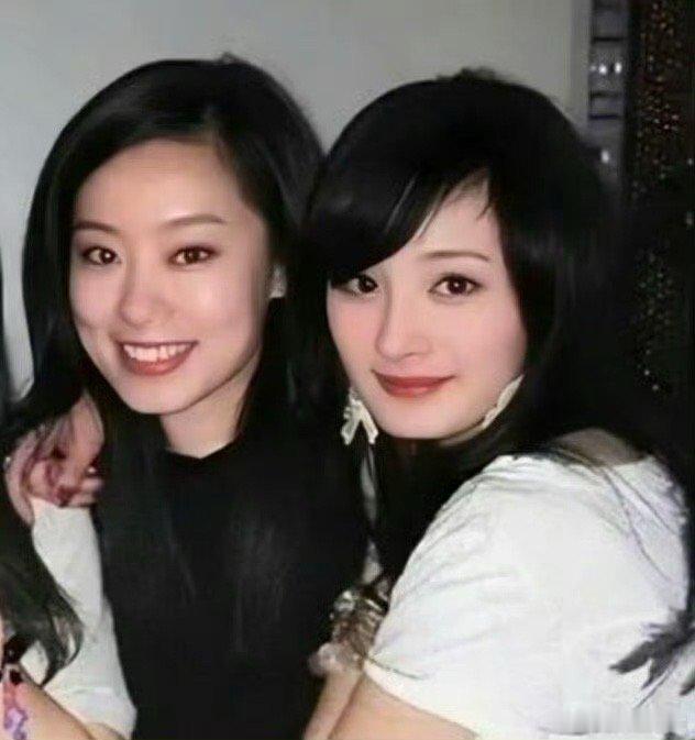 #杨幂张小斐深夜聚餐# 姐姐们下次聚餐可以带上我，主要是我平时找不到好吃的店[好