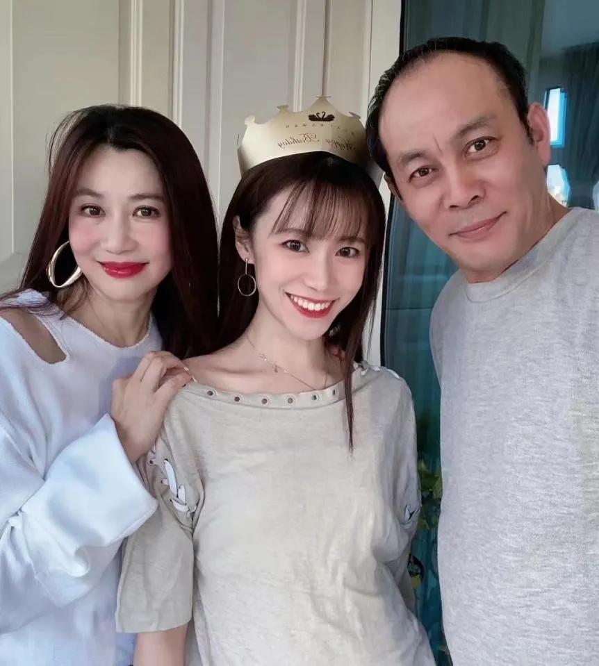 女儿综合了爸妈的优点长了……父母的优秀基因没有浪费